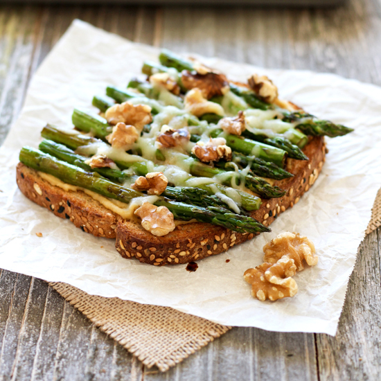 asparagus-hummus-toast-2