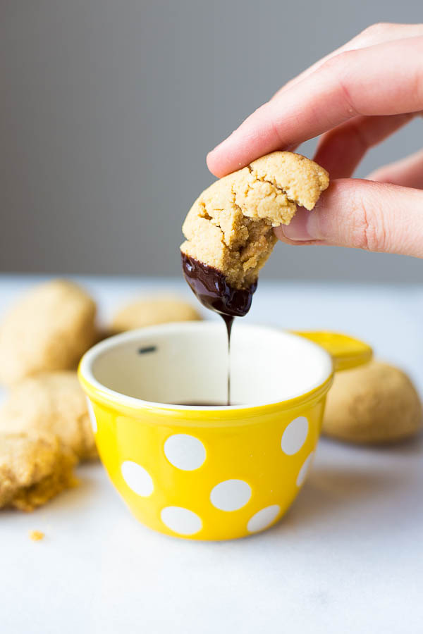 peanut-butter-stuffed-cookies-fudge-sauce-24