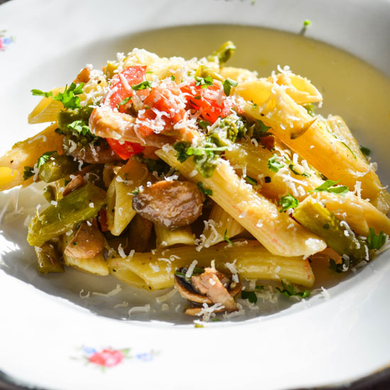Penne-Rigate-with-Asparagus-and-Mushromm-001-2