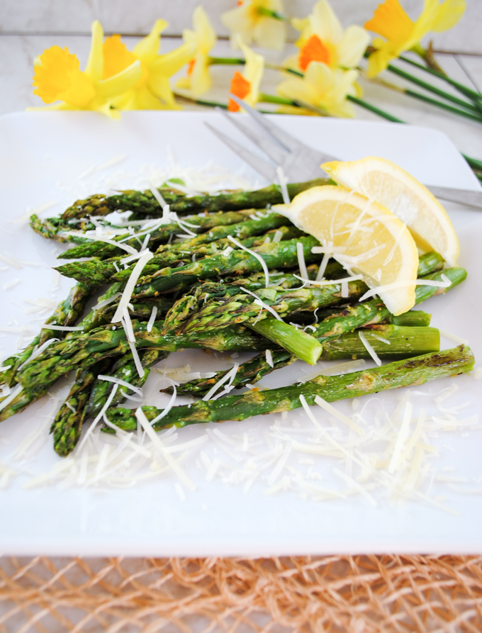 Roasted-Asparagus-with-Garlic-Lemon-and-Parmesan-Cheese-3