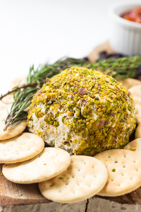 This-Pistachio-Crusted-Vegan-Cheese-Ball-is-actually-VERY-easy-to-make-It-taste-INCREDIBLE-and-is-great-for-appetisers-and-parties-4