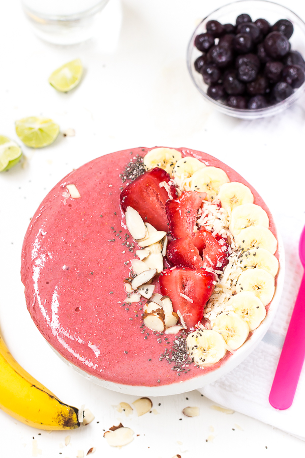 This-Strawberry-Lime-Coconut-Smoothie-Bowl-is-one-of-the-easiest-breakfasts-ever-to-make.-Its-bursting-with-spring-flavours-and-so-good-for-you