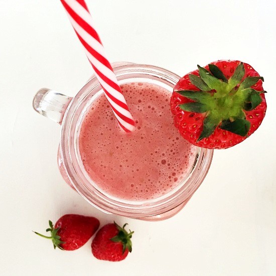 Coconut-and-strawberry-smoothie-2
