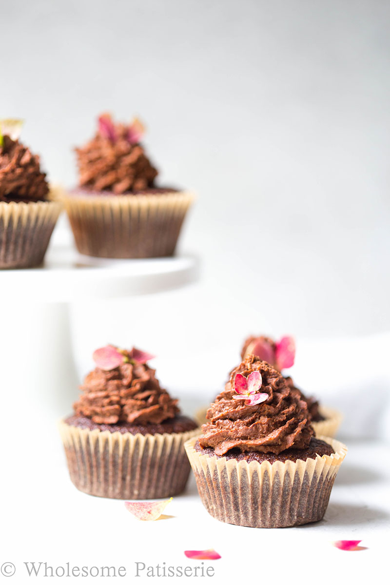 VEGAN-chocolate-frosting-chocolate-cupcakes-sugarfree-cupcakes-delicious-simple-potluck