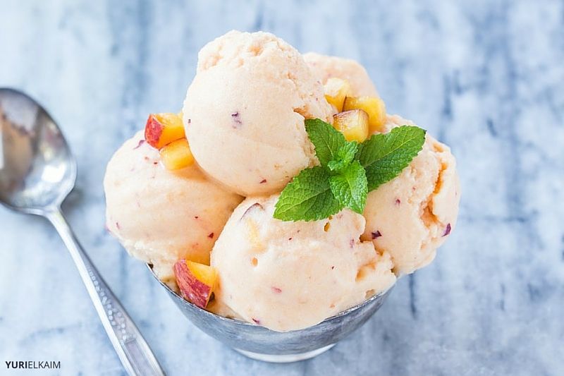 Homemade-Peach-Ice-Cream