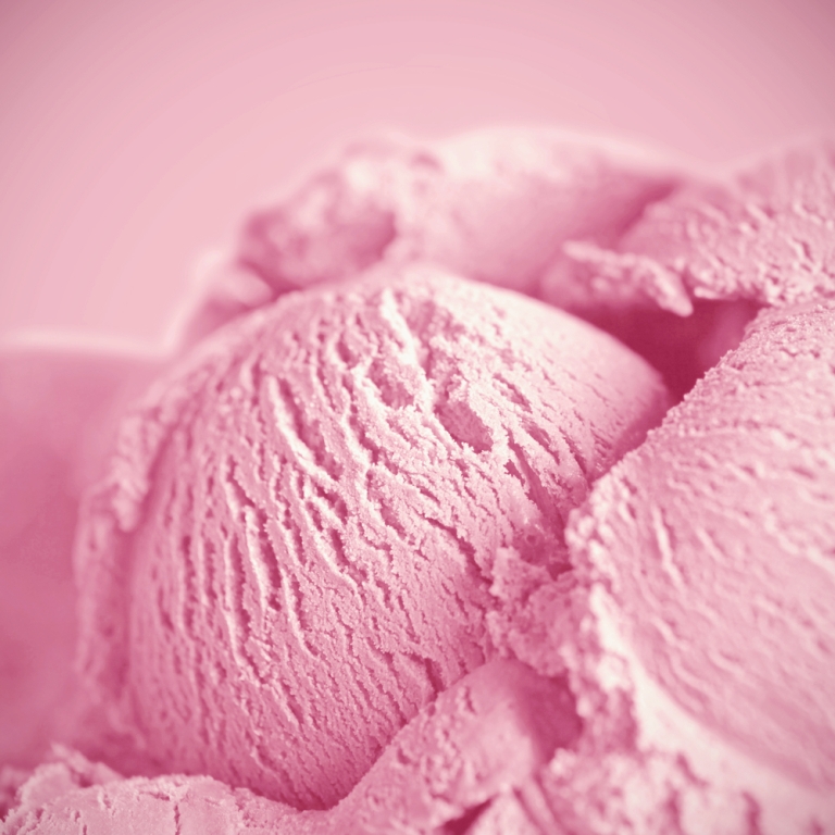 Ice-Cream-Maker-Creamy-Strawberry-Ice-Cream-1-edited