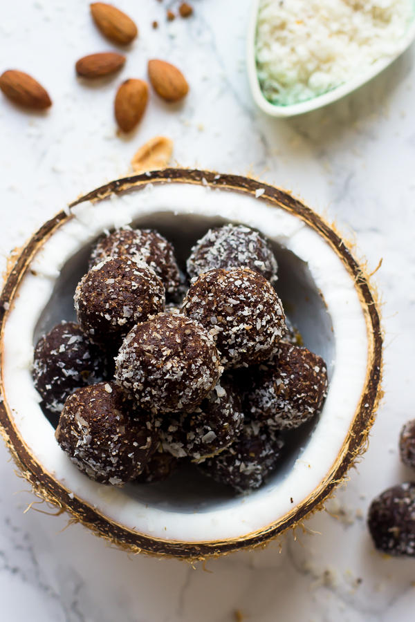 These-No-Bake-Brownie-Energy-Bites-are-made-with-only-5-ingredients-vegan-and-gluten-free-and-are-a-perfect-quick-healthy-breakfast-or-snack-5