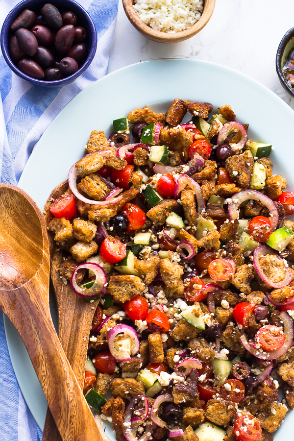 This-Easy-Greek-Panzanella-Salad-can-be-made-in-just-25-minutes-You-only-need-7-ingredients-and-an-EASY-vinaigrette-to-make-this-delicious-summer-salad-http-jessicainthekitchen.com-4