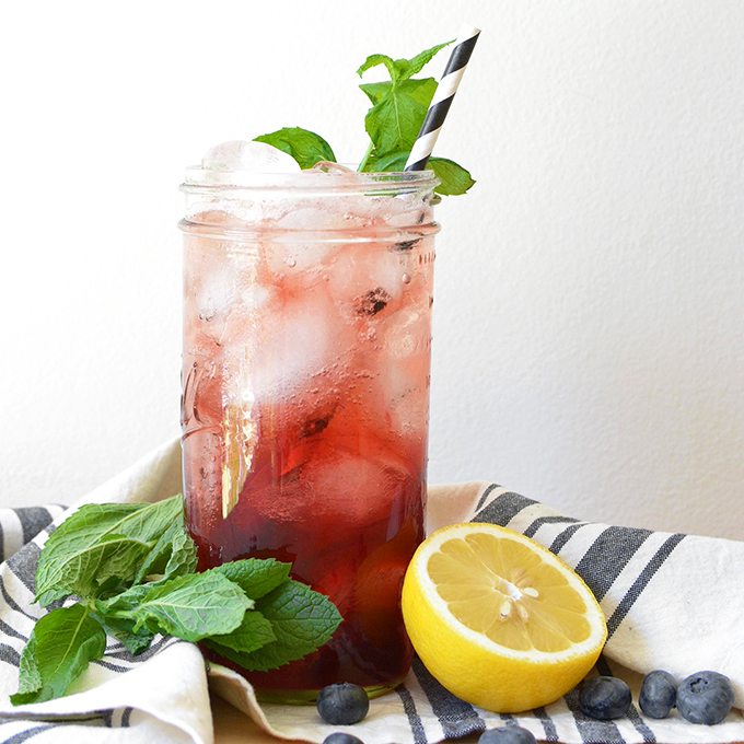 blueberry-mint-fizz-cocktail