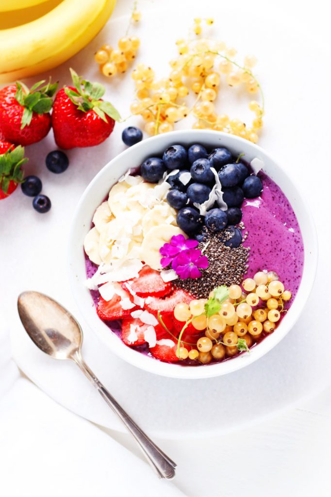 Blueberry-Yogurt-Smoothie-Bowls-4-682x1024