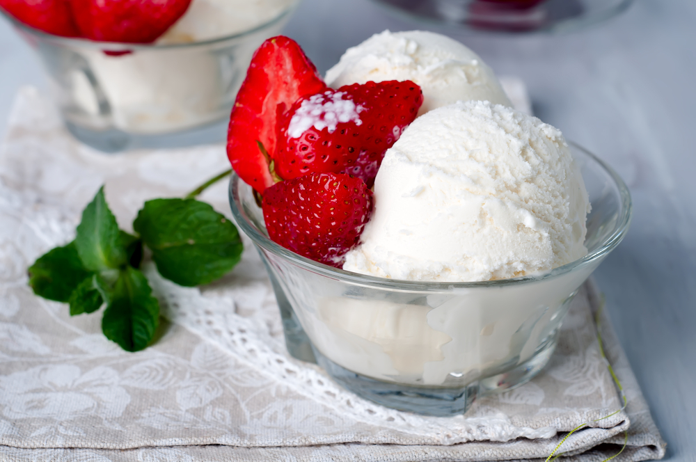 White-Chocolate-Ice-Cream-Strawberries-In-The-Ice-Cream-Maker