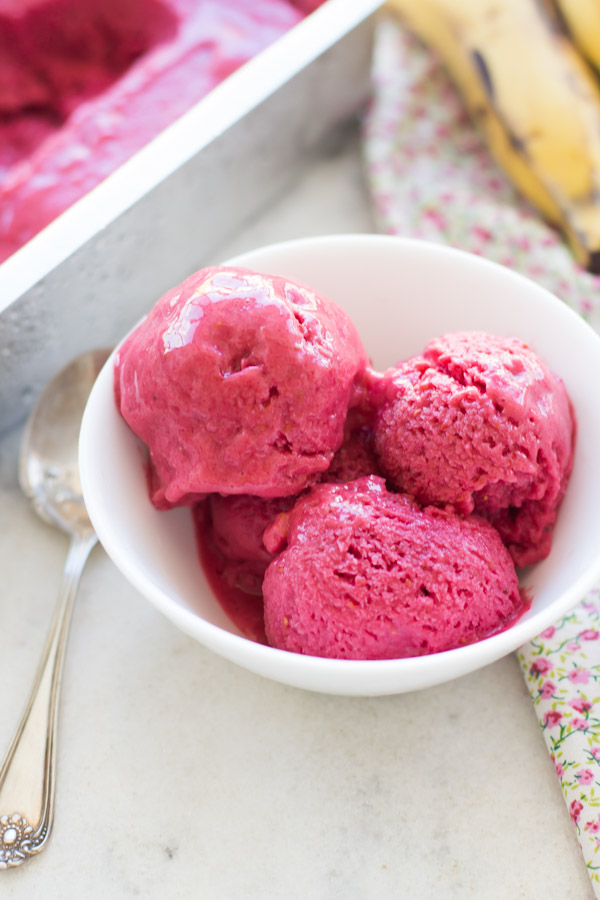 Healthy-Blender-Raspberry-Ice-Cream-4