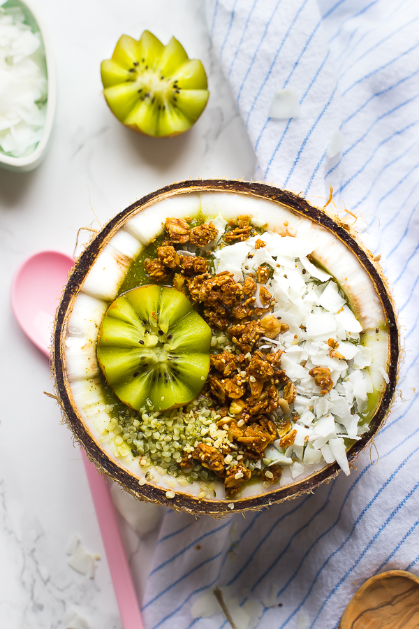 This-Coconut-Kiwi-Green-Smoothie-Bowl