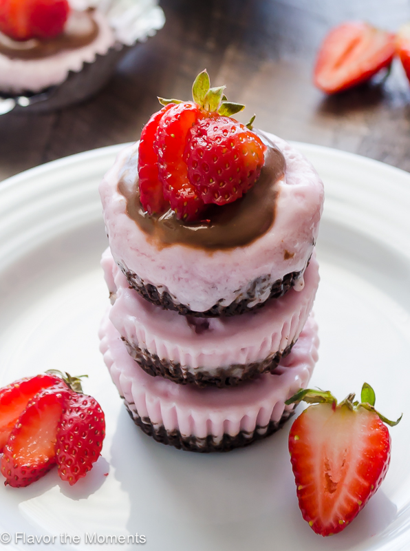 frozen-strawberry-brownie-bottom-cupcakes-vegan4