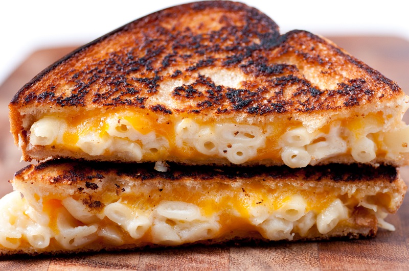 Meatless-Monday-Macaroni-And-Cheese-Toasties-In-The-Airfryer-800x531