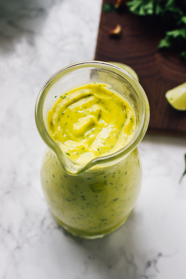 This-Creamy-Vegan-Avocado-Dressing-takes-just-5-minutes-to-come-together-is-healthy-so-creamy-and-delicious-and-great-on-any-salad-4