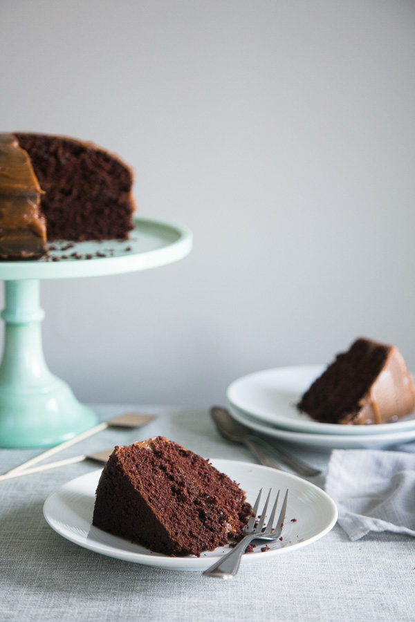 vegan-chocolate-cake-salted-date-caramel-600