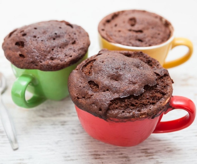 5-Ingredient-Airfryer-Chocolate-Mug-Cake-800x664