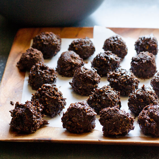 FG-healthy-chocolate-coconut-balls-recipe