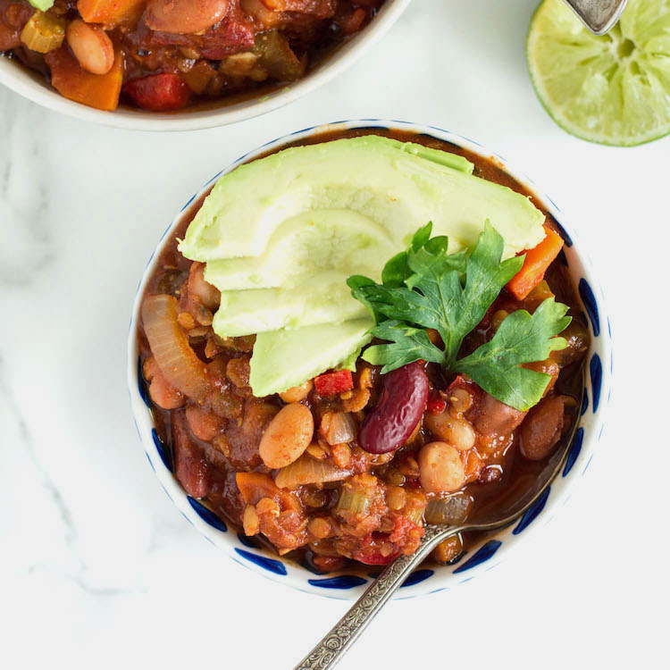 Simple-Veggie-and-Bean-Chili-sharing