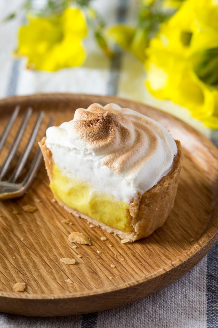Vegan-lemon-meringue-pies-small