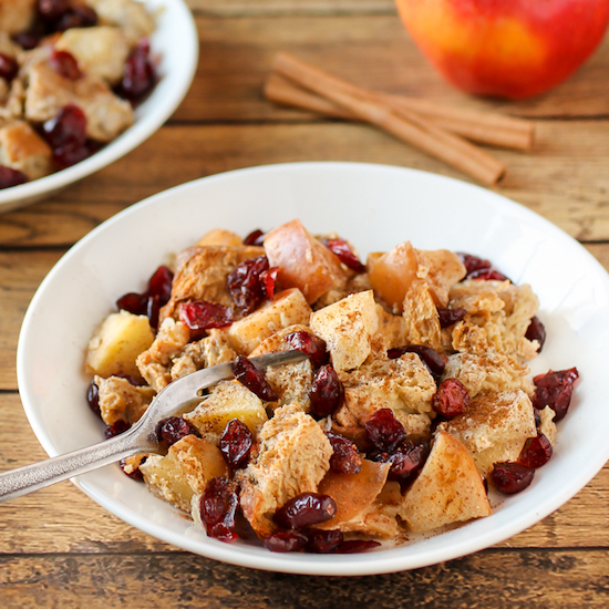 slow-cooker-apple-cranberry-french-toast-550
