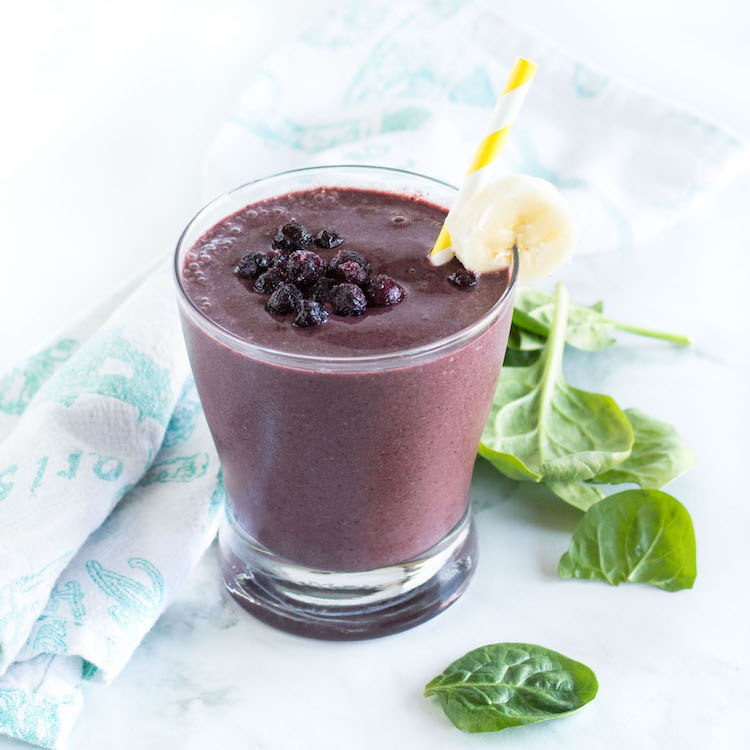 Blueberry-and-Greens-Smoothie-sharing