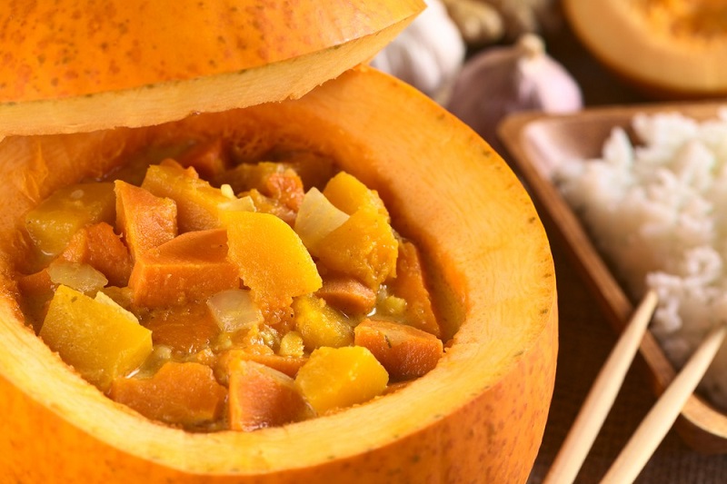Paleo-Thai-Pumpkin-Sweet-Potato-Yellow-Curry-In-The-Slow-Cooker-800x533