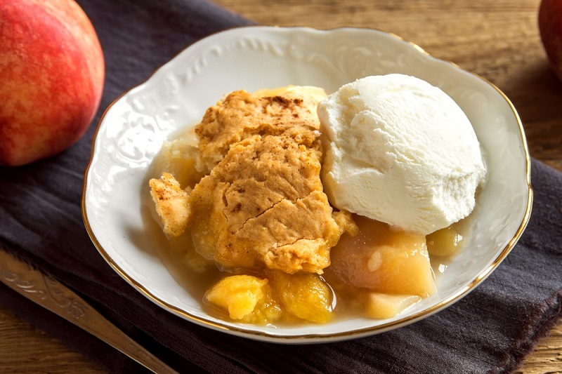 Slow-Cooked-Homemade-Peach-Cobbler-800x533