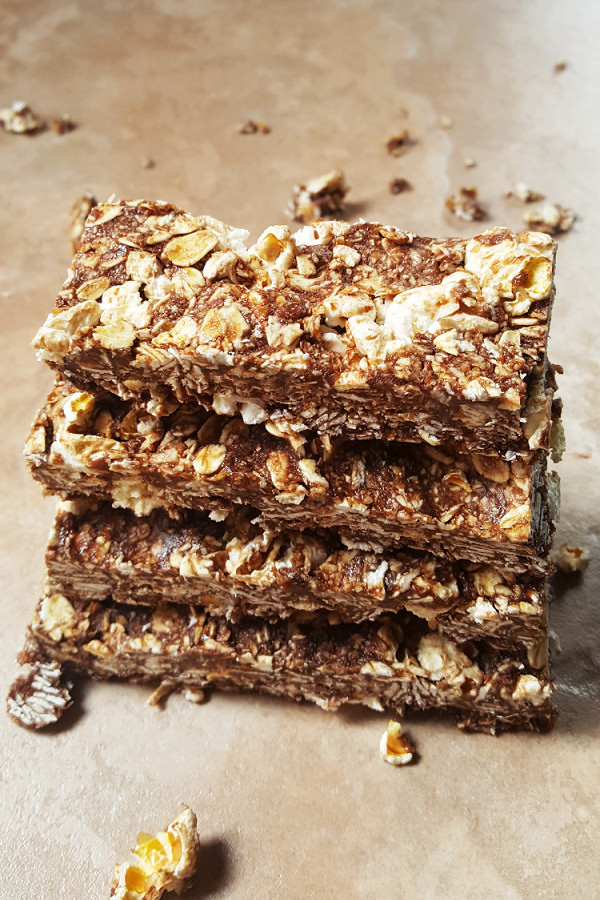 chocolate-popcorn-granola-bars-201