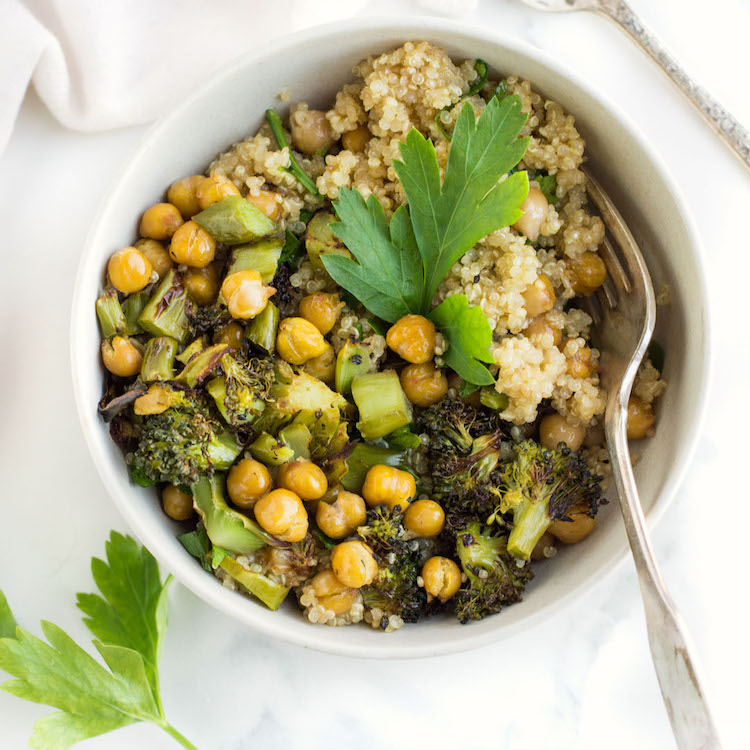 roasted-broccoli-chickpea-quinoa-bowl-sharing