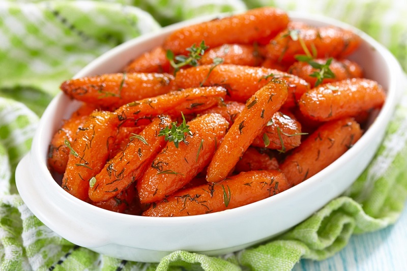 Paleo-Inspired-Honey-Glazed-Carrots-In-The-Slow-Cooker-800x533