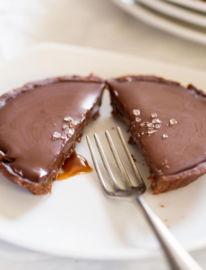 Vegan-chocolate-and-salted-caramel-tarts-small