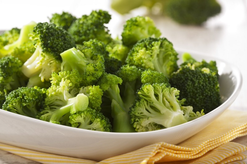 Instant-Pot-2-Minute-Steamed-Broccoli-800x533