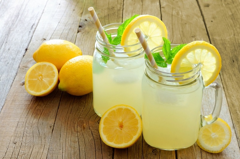 Quick-Blend-Paleo-Homemade-Lemonade-Recipe-800x533