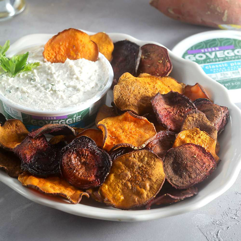 aaaaBaked-Sweet-Potato-and-Beet-Chips-with-Horseradish-Dip-Healthy-Delicious-4