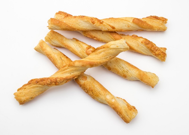 Flourless-Air-Fryer-Crunchy-Cheese-Straws-800x574