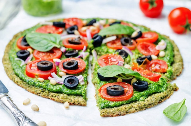 Flourless-Best-Ever-Mediterranean-Broccoli-Pizza-800x529