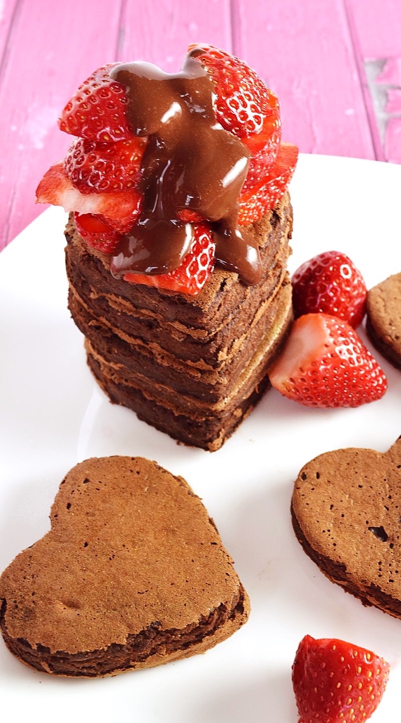 Vegan-Chocolate-Covered-Strawberry-Pancakes-6_Fotor