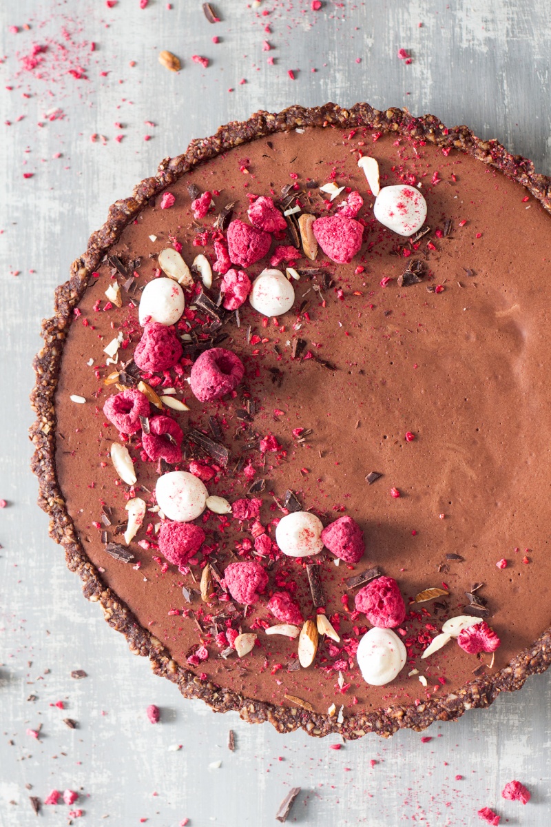 Vegan-chocolate-mousse-raspberry-tart-almost-raw