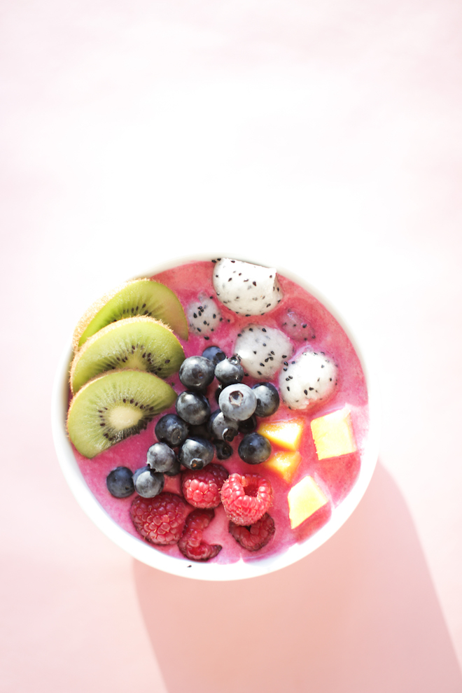 pretty-pink-smoothie-bowl-nutrition-stripped-1-bowl