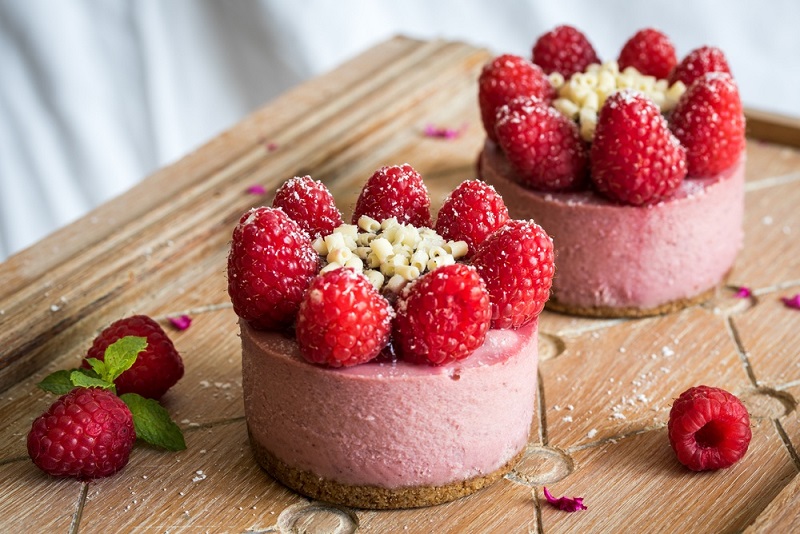 Instant-Pot-White-Chocolate-Raspberry-Cheesecake-Minis-800x534