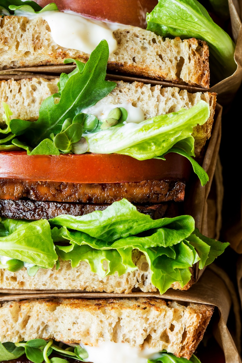 Vegan-BLT-sandwich-with-aquafaba-mayo