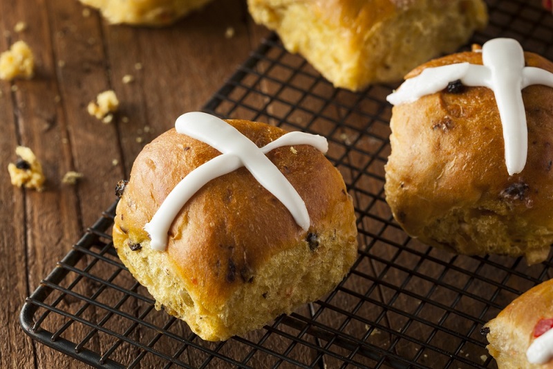 How-To-Make-Hot-Cross-Buns-In-The-Airfryer-800x533