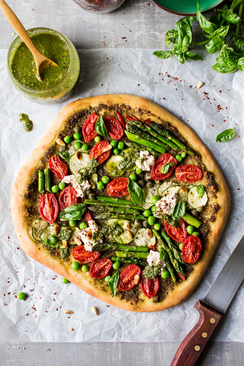 Spring-cheeseless-pizza