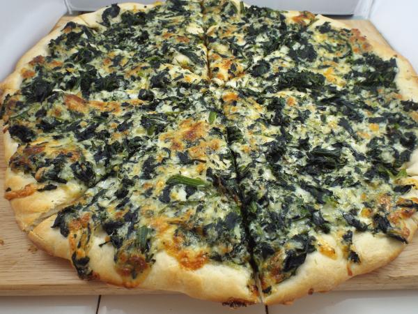 3-cheese-spinach-and-garlic-pizza