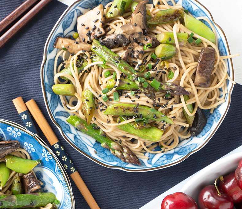 5 Minute Sesame Noodle Bowl with Spring Veggies. This super fast and healthy veggie bowl is light and fresh for spring featuring asparagus, snap peas and mushrooms tossed with a sesame-soy dressing. | VEGETARIAN | QUICK | LUNCH | ASIAN | NOODLES | Recipe at OatandSesame.com