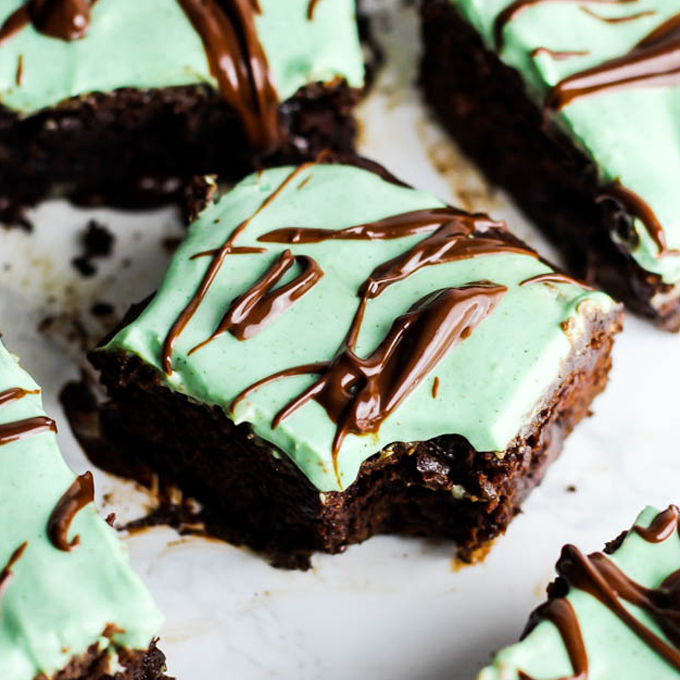 vegan-chocolate-mint-brownies-gluten-free-healthy-dessert-st-patricks-day-easy-square