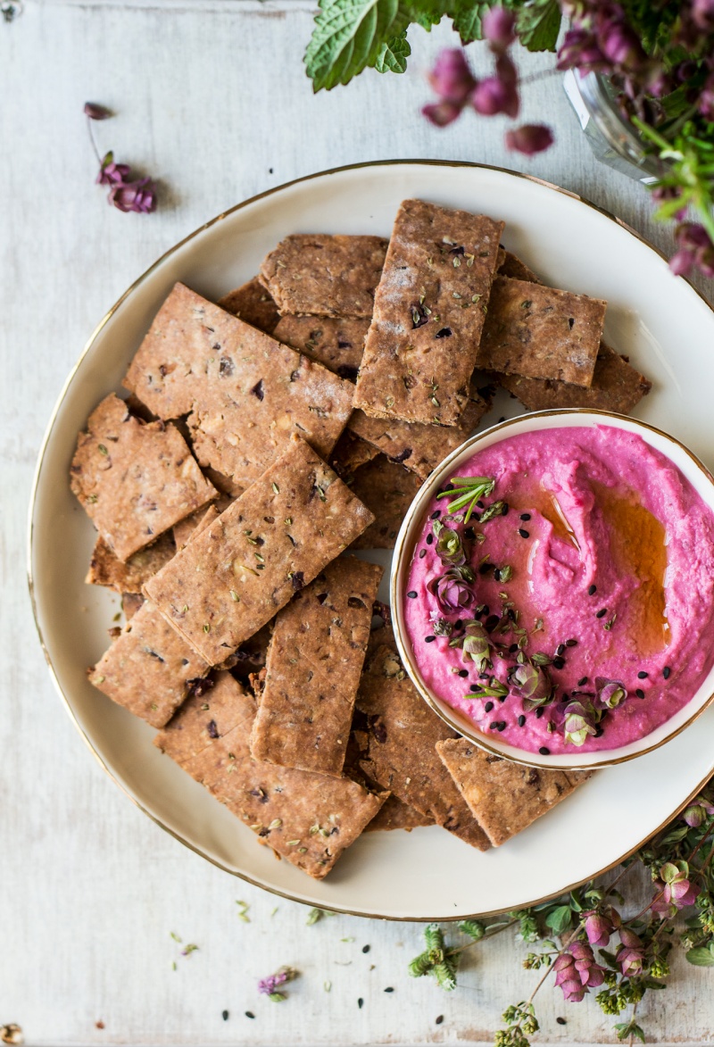 Buckwheat-crackers-with-olives-and-herbs