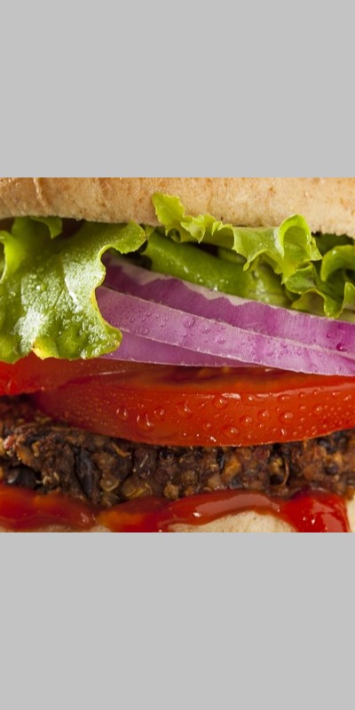 Homemade-Healthy-Vegetarian-Quinoa-Burger-with-Lettuce-and-Tomato-400